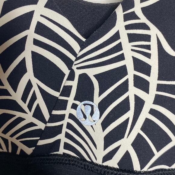 Lululemon Womens Size 4 Tank‎ Top Cinch Waist Black White Pullover Activewear - Picture 6 of 8